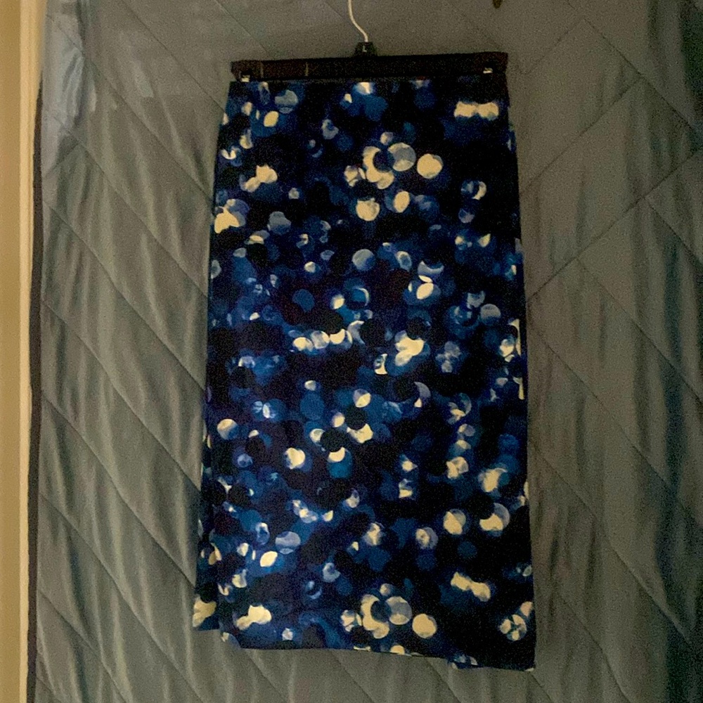 Still tagged! Floral navy blue, skirt w/split in back